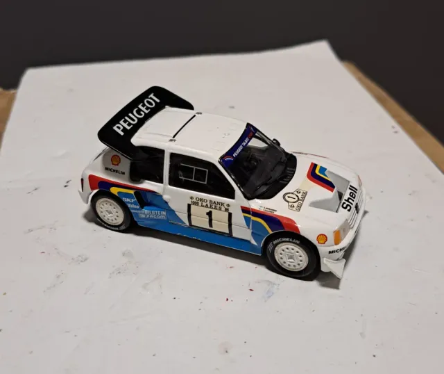 Miniatura Coche Rally Peugeot 205 T16