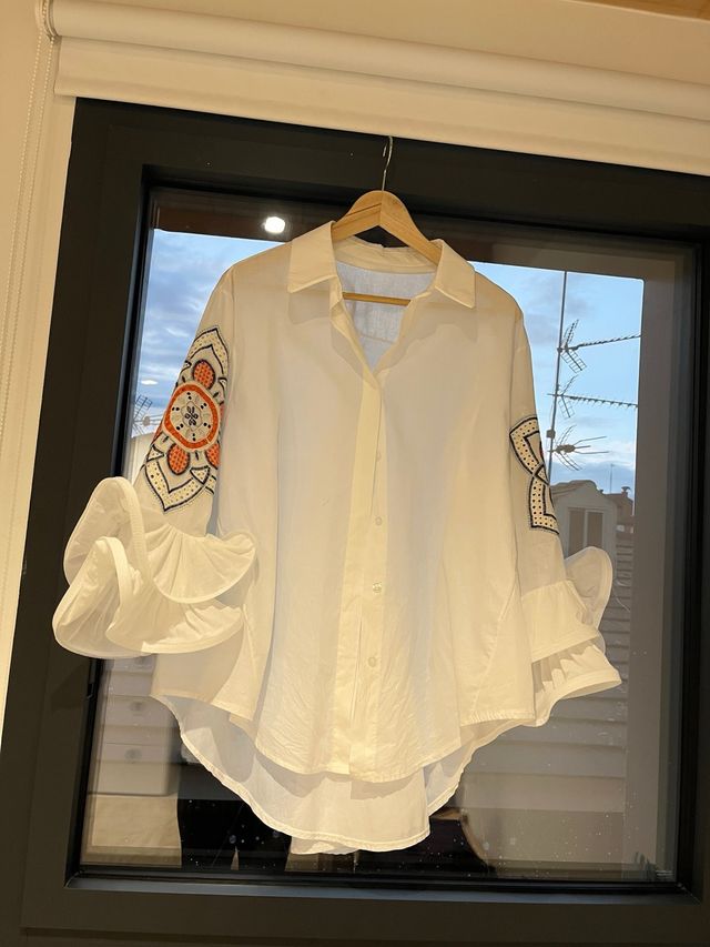 Blusa amplia mujer manga volante