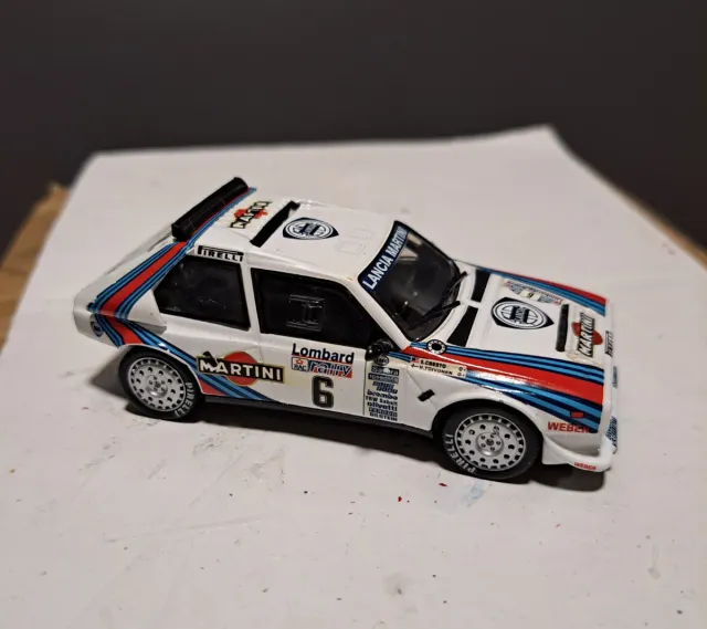 Miniatura coche Rally Lancia S4 Martini Racing