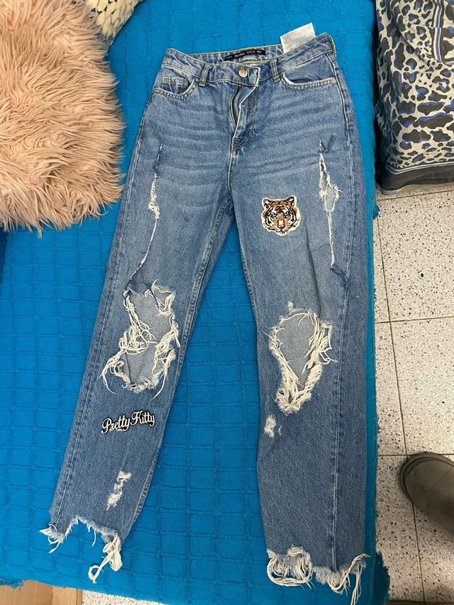 Pantalones vaqueros , pedreria , rotos.. 