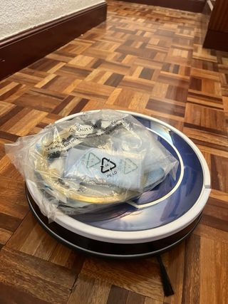 Robot aspirador tipo Roomba poco usado