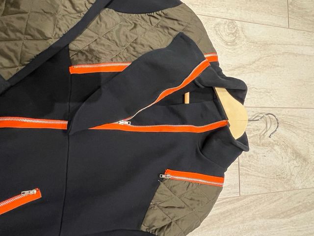 Cazadora mujer negra y verde militar