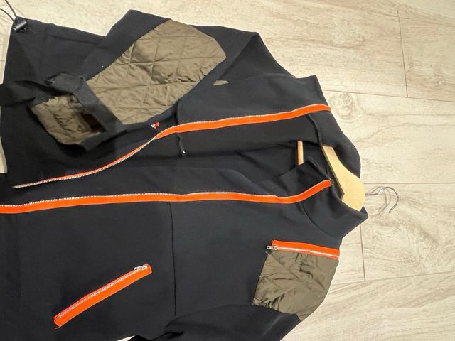 Cazadora mujer negra y verde militar