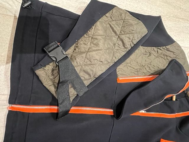 Cazadora mujer negra y verde militar