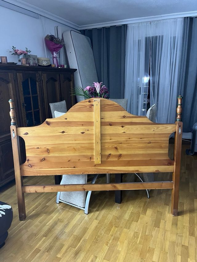 Testata in legno con fiori dipinti