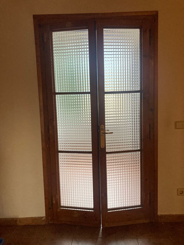 Puertas de madera y cristal