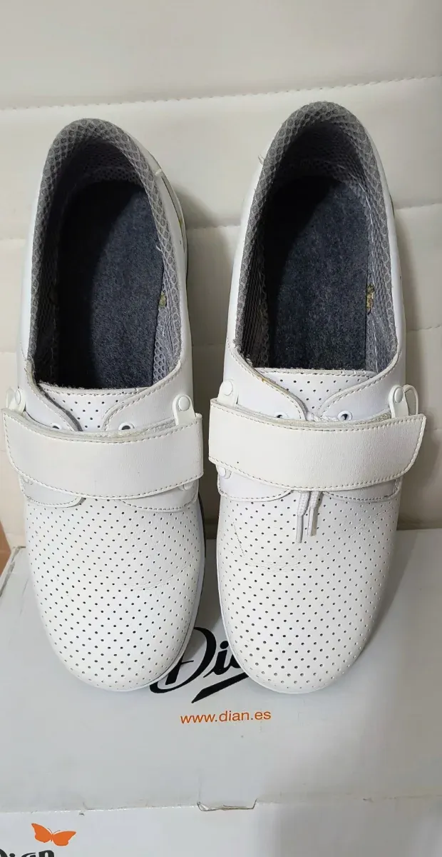 Calzado Sanitario Dian Blanco 43/44 .