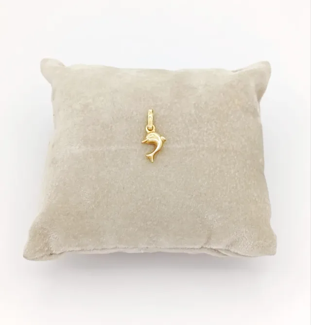Colgante de delfín en oro amarillo 18K.