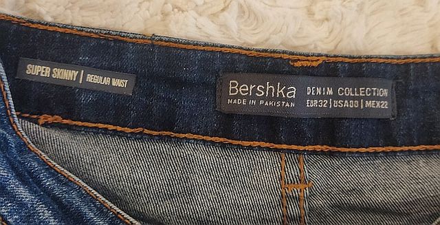 Shorts vaqueros y camiseta gris