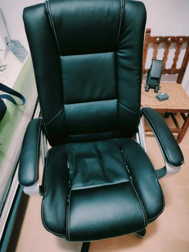 Silla de oficina negra
