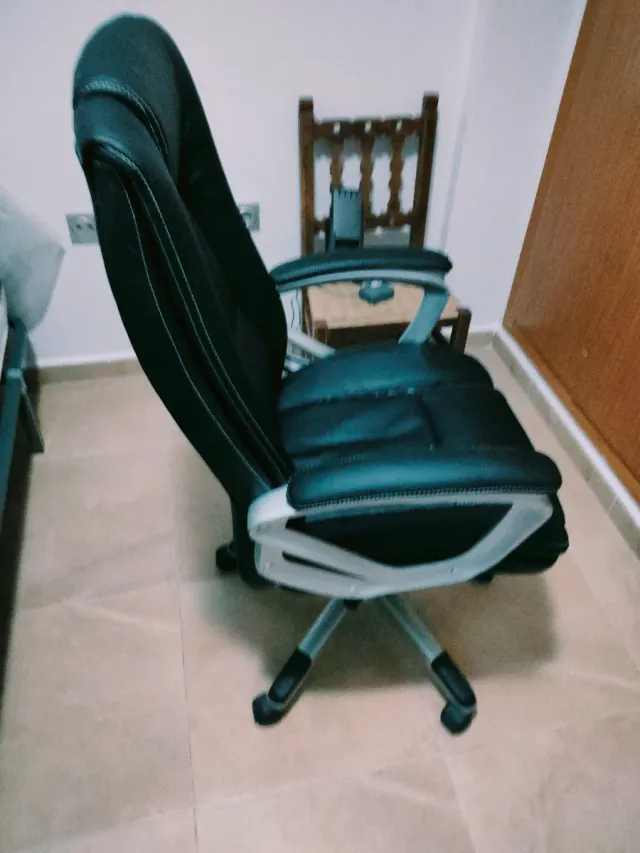 Silla de oficina negra