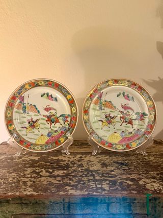 Coppia piatti porcellana cinese Famille Rose 26,5 cm