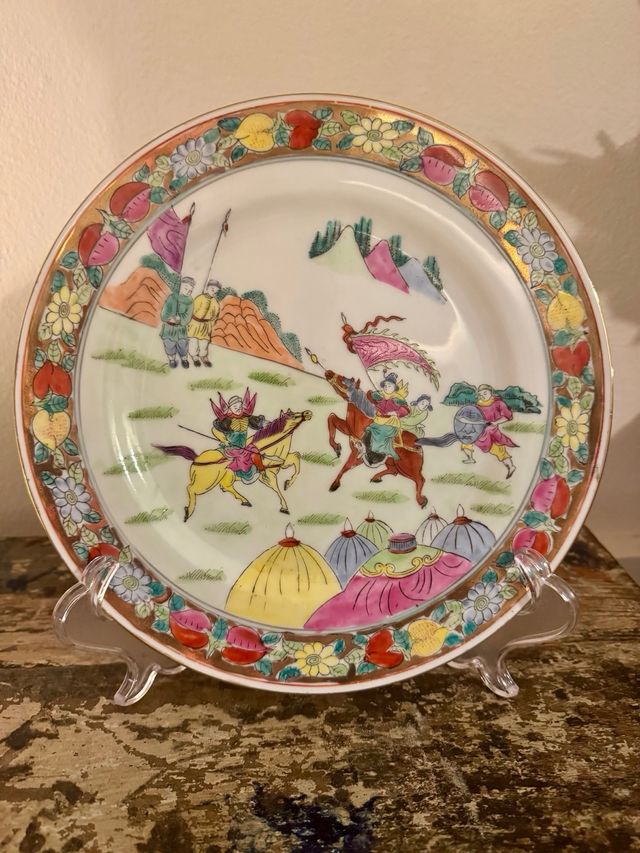 Coppia piatti porcellana cinese Famille Rose 26,5 cm