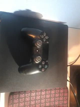 PS4 (PlayStation 4) con 1 Mando