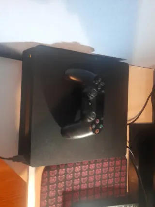 PS4 (PlayStation 4) con 1 Mando