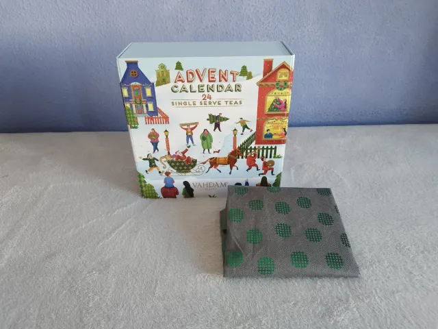 Caja de Adviento Vahdam (vacía).