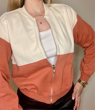 Chaqueta deportiva Zara beige y naranja