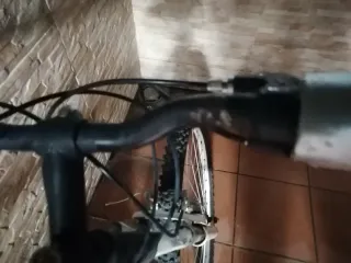 Bicicleta de montaña negra