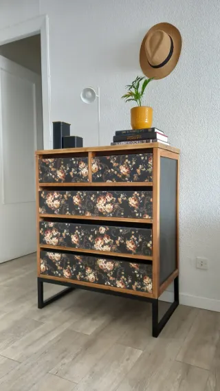 Cómoda 5 cajones madera y metal