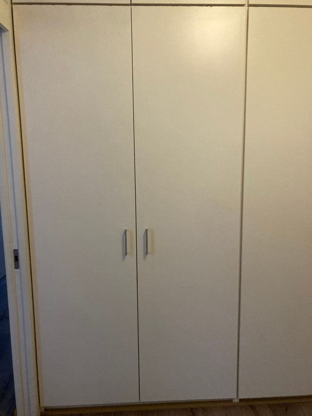 2 Armarios blancos robustas + 2 unidades encima