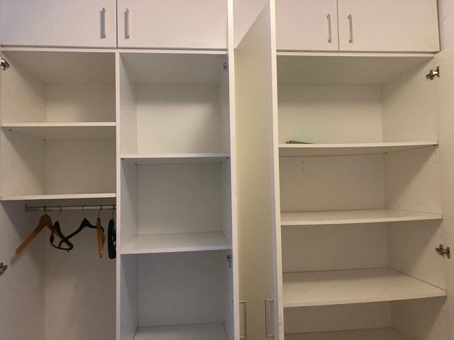 2 Armarios blancos robustas + 2 unidades encima