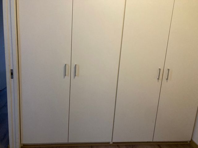 2 Armarios blancos robustas + 2 unidades encima