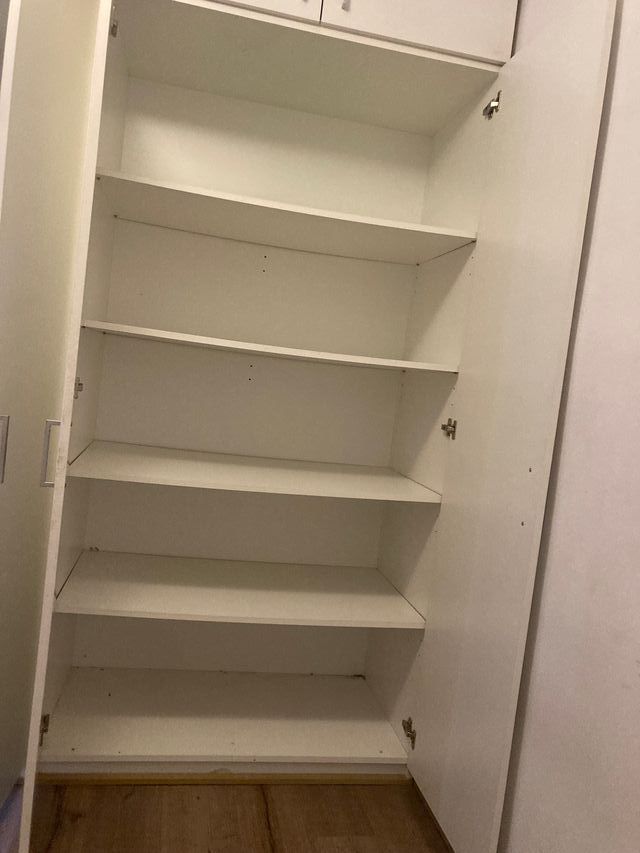 2 Armarios blancos robustas + 2 unidades encima