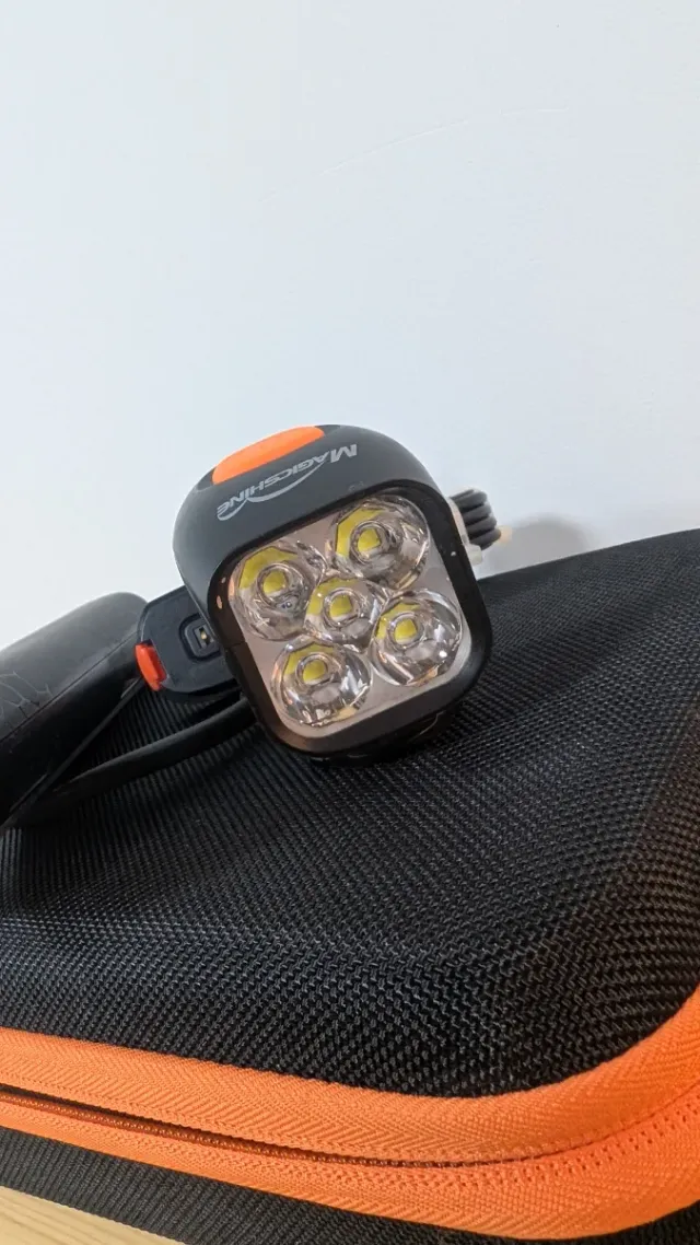 Foco Magicshine MJ-906