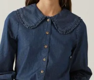 Blusa vaquera con cuello.