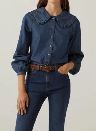 Blusa vaquera con cuello.