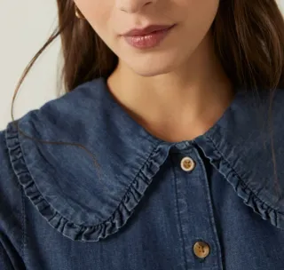 Blusa vaquera con cuello.