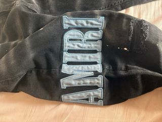 Pantalón vaquero AMIRI negro con manchas