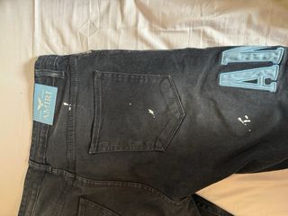Pantalón vaquero AMIRI negro con manchas