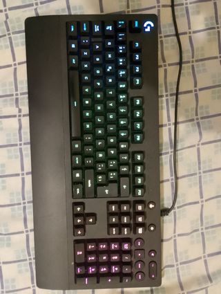 Teclado Logitech G213 RGB Gaming