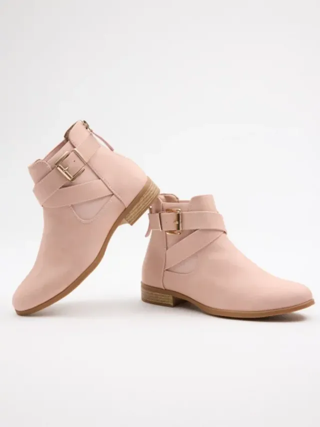 Botines rosas con hebillas