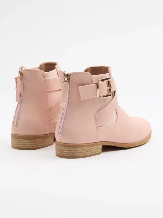 Botines rosas con hebillas