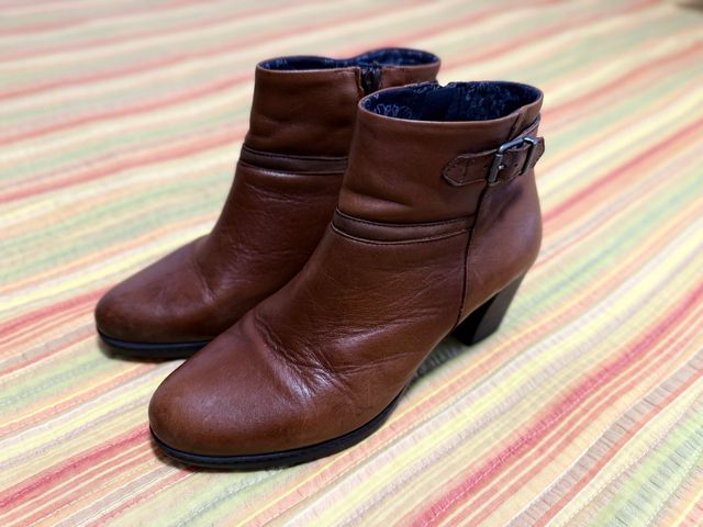 Stivaletti in pelle da donna T38