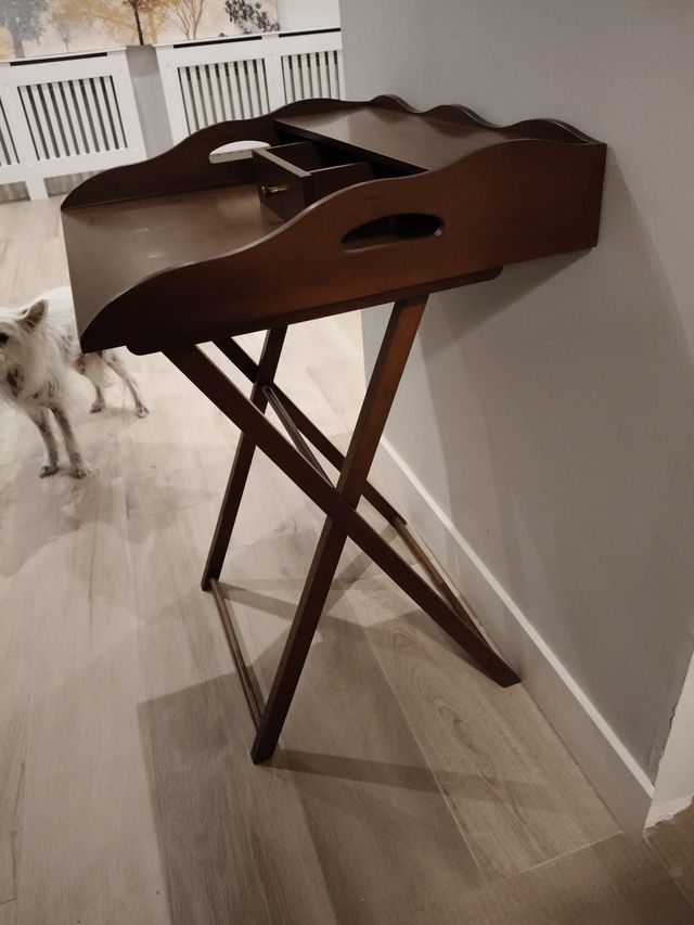 Escritorio pequeño de madera