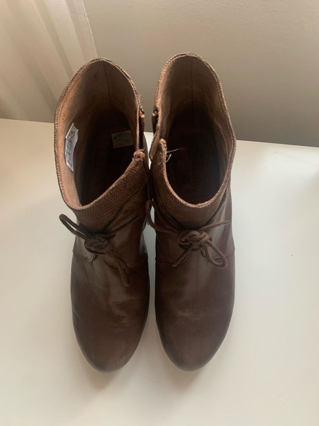 Botines de piel con tacón