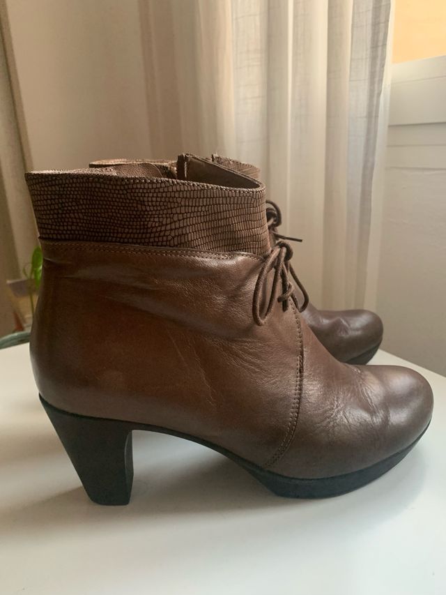 Botines de piel con tacón