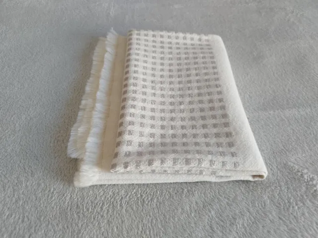 Mantel cuadrado 84x84. Crema.