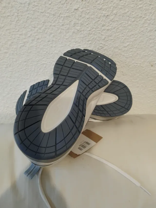 Zapatillas New Balance Blancas y Azules