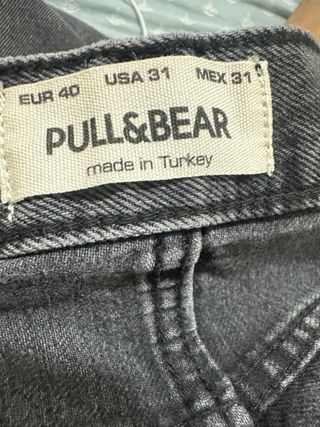 Pantalón vaquero Pull&Bear negro Talla M