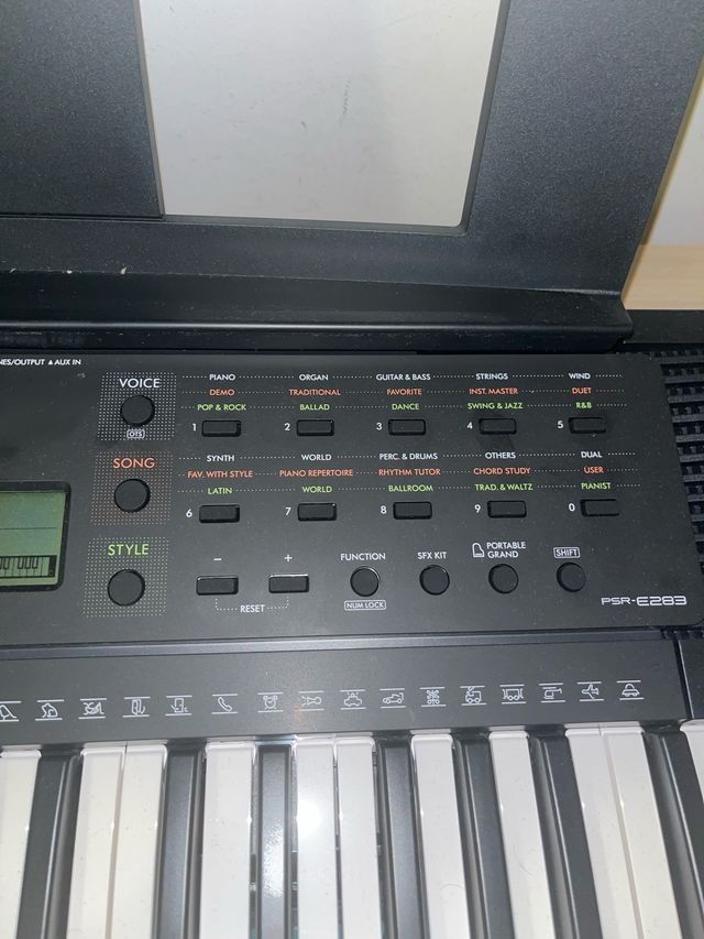 Teclado Yamaha PSR-E283