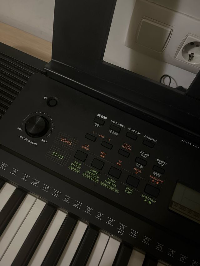 Teclado Yamaha PSR-E283