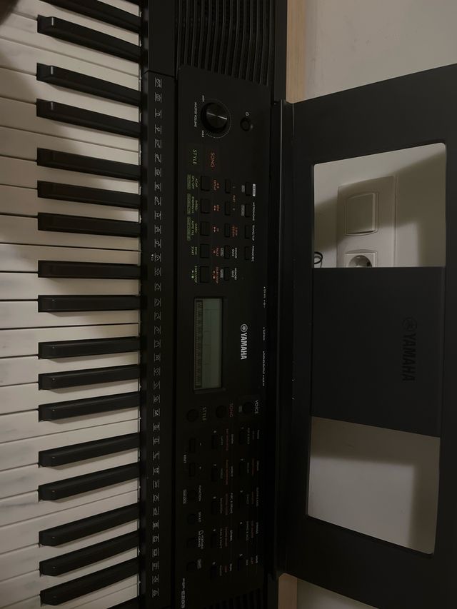 Teclado Yamaha PSR-E283