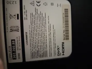 Televisión 32 pulgadas, con brazo móvil a la pared