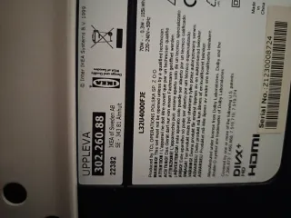 Televisión 32 pulgadas, con brazo móvil a la pared