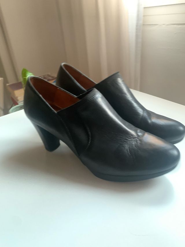Botines de piel negros con tacón