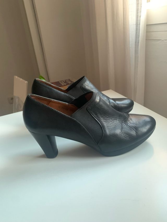 Botines de piel negros con tacón